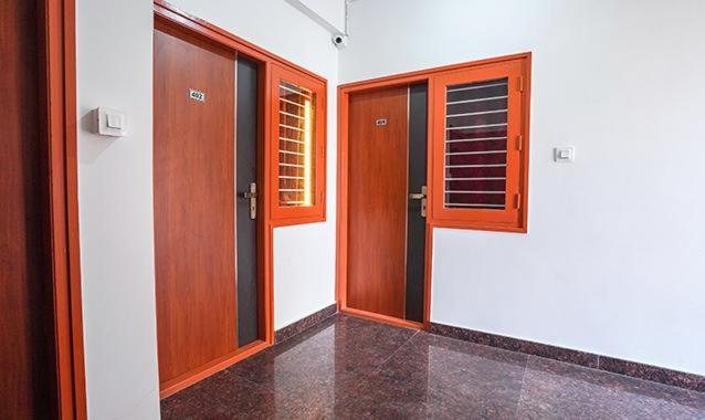 Hotel Royal Platinum Bangalore Exteriör bild