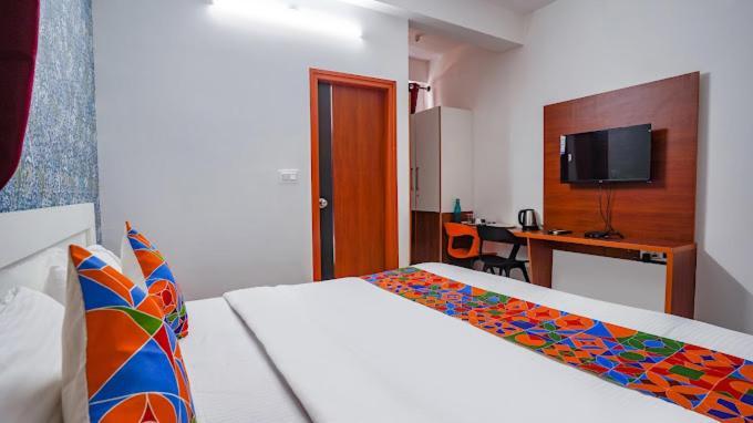 Hotel Royal Platinum Bangalore Exteriör bild