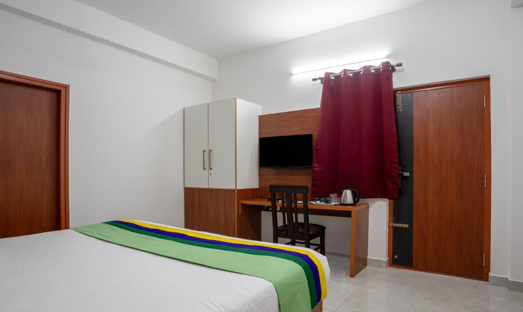 Hotel Royal Platinum Bangalore Exteriör bild