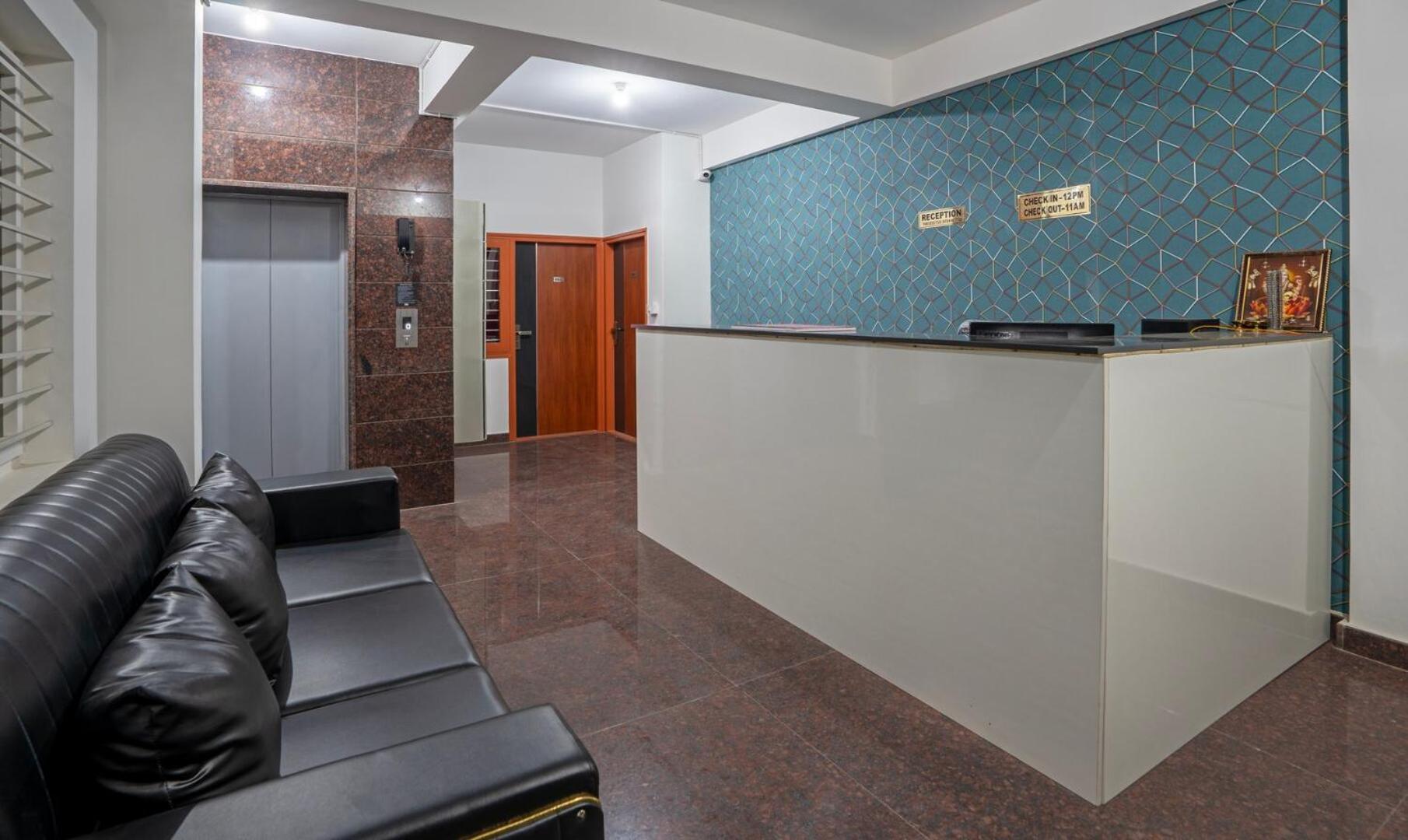 Hotel Royal Platinum Bangalore Exteriör bild